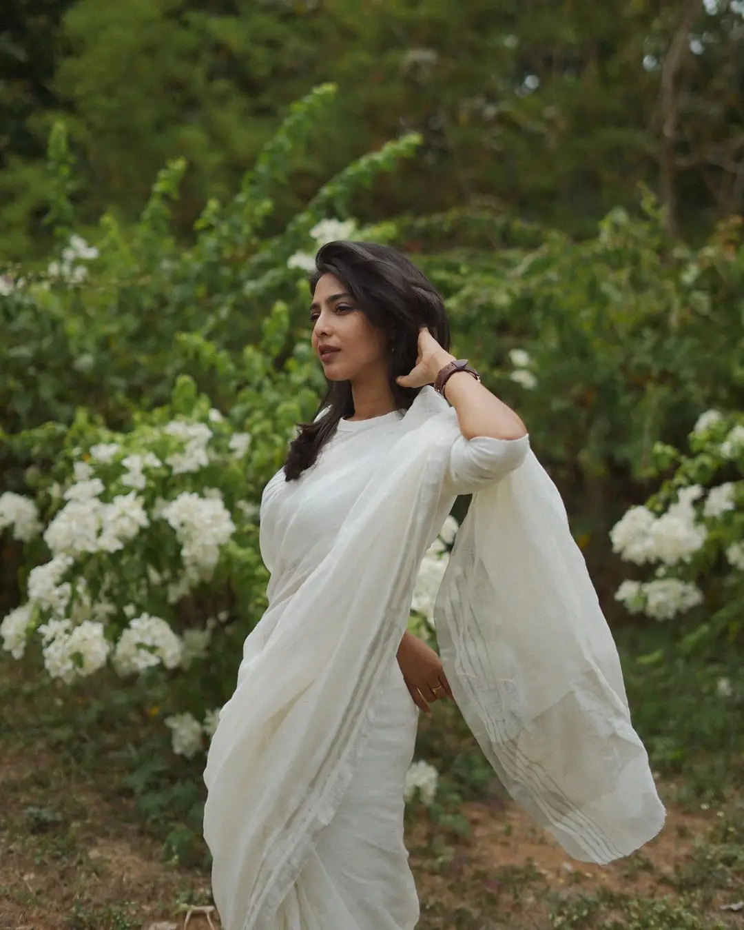 Tamil Actress Aishwarya Lekshmi in White Color Saree Blouse